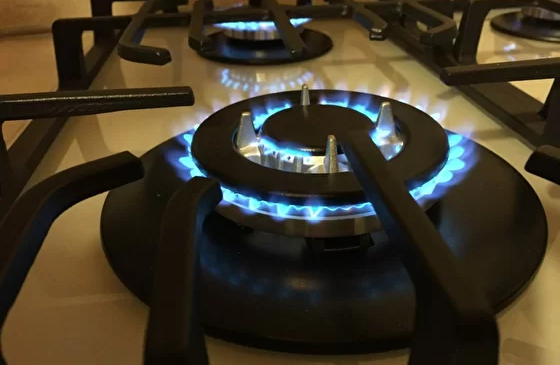 Почему стоит выбрать газовую плиту и как её правильно установить