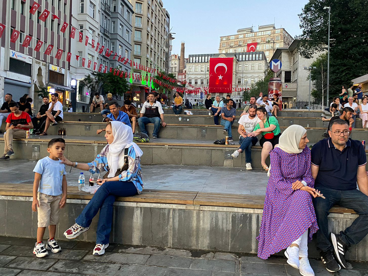 «В Турции карта «Мир» не проходит»: мучения обедневших российских туристов