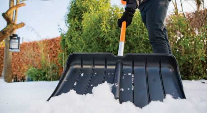 Правильный выбор снегоуборочной лопаты