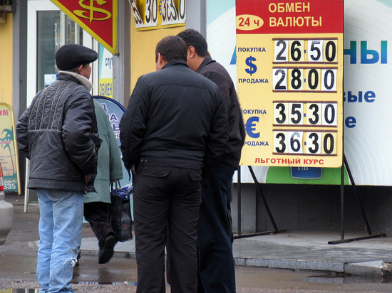 Экономист Баженов Ресей үшін қандай доллар бағамы маңызды екенін айтты