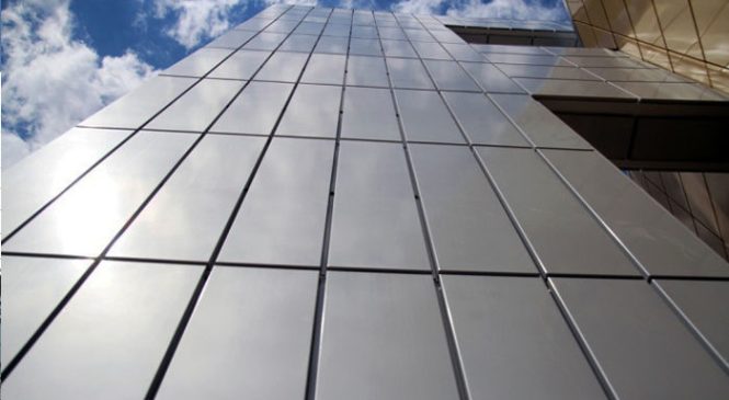 Современное решение для стильного фасада: преимущества фасадных панелей из нержавеющей стали
