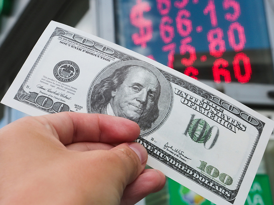 Экономистер рубльдің әлсіреуін: «Ресей валютасы қысымда» деп түсіндірді.